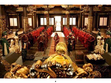 皇帝上朝吃瓜,宫廷风云中的趣味一幕