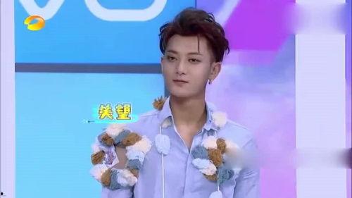 明星粉丝好可爱呀,萌态可掬，可爱无限