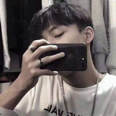 很伤心的网红图片男